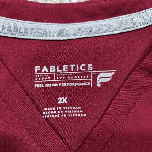 Fabletics Vital Scrub Top Women's Size 2X One Pocket Burgundy Medical Nurse - Picture 2 of 5